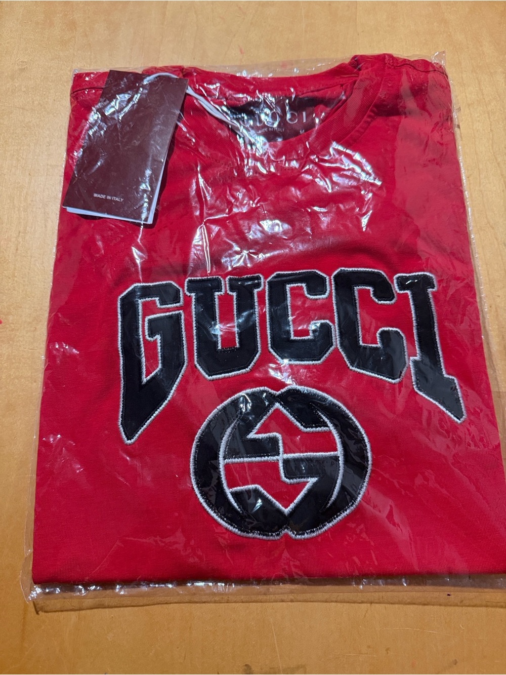 Gucci Red Logo Arch Graphic Short Sleeve Tee - Picture 5 of 6
